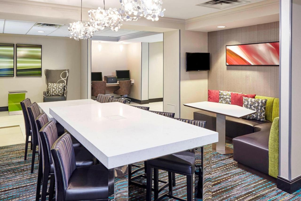 By Marriott Chicago Schaumburg/woodfield Mall Hotel Schaumburg